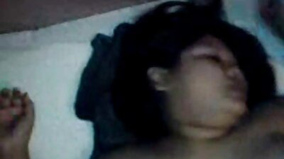 Cel mai bun prieten al meu își masturbează iubitul cu un penis uriaș și o ejaculare fierbinte