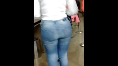 MILF cu păr auriu dă o muie perfectă într-un videoclip privat