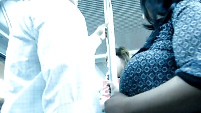 Lusy îi place să-și expună sânii și să aibă un cocoș în gură