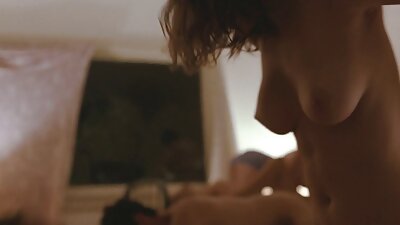 Mă prostesc cu eu păros în orgasm de la duș de la atingere